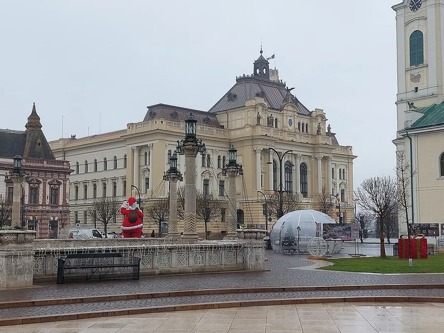 Cladiri Art Nouveau in Piata Unirii din Oradea