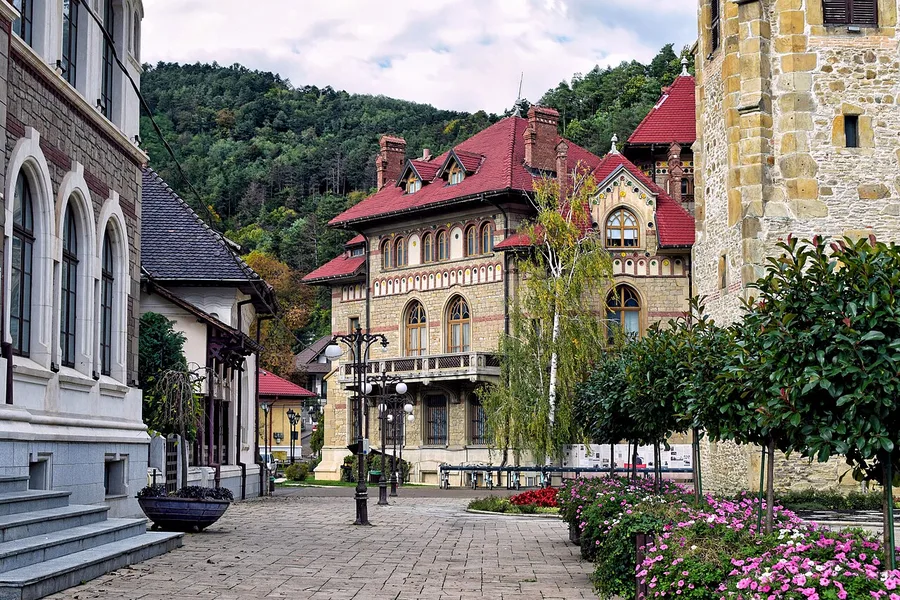 Centrul istoric al orasului Piatra Neamt, la poalele muntilor