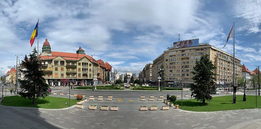 Piata Victoriei din Timisoara, cu Catedrala Mitropolitana in fundal